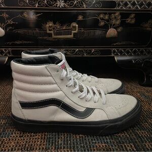 !!RARE!! Vans Off The Wall Suede White and Black High-Top Sneakers 8.5